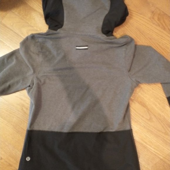 Lululemon Grey/Black Hooded Zip Up Top - Picture 2 of 2